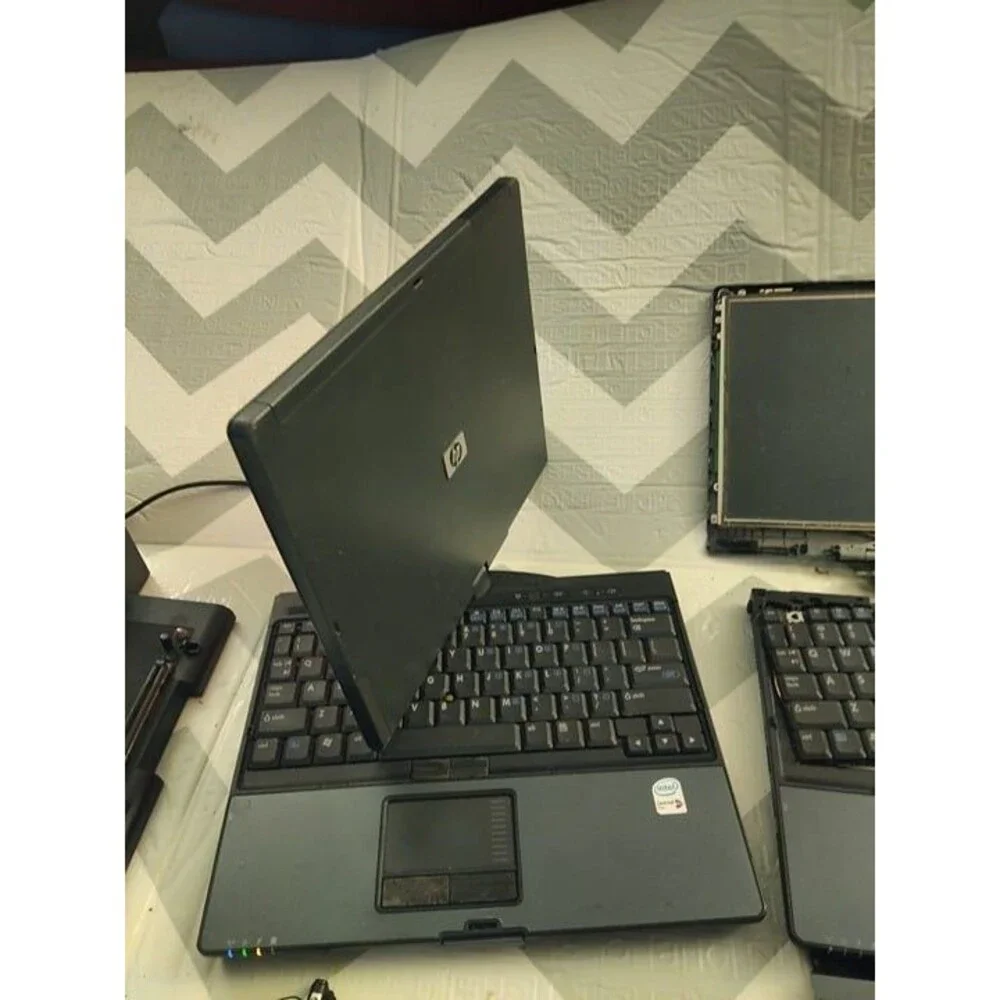 HP Compaq tc4400 2-in-1 Tablet Laptop, Docking Station, Another HP Tc4200 Parts - Picture 12 of 12